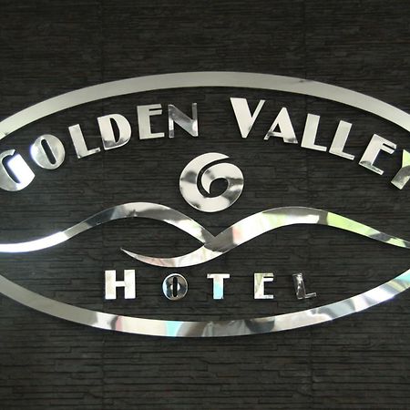 Golden Valley Hotel Cebu Stadt Exterior foto